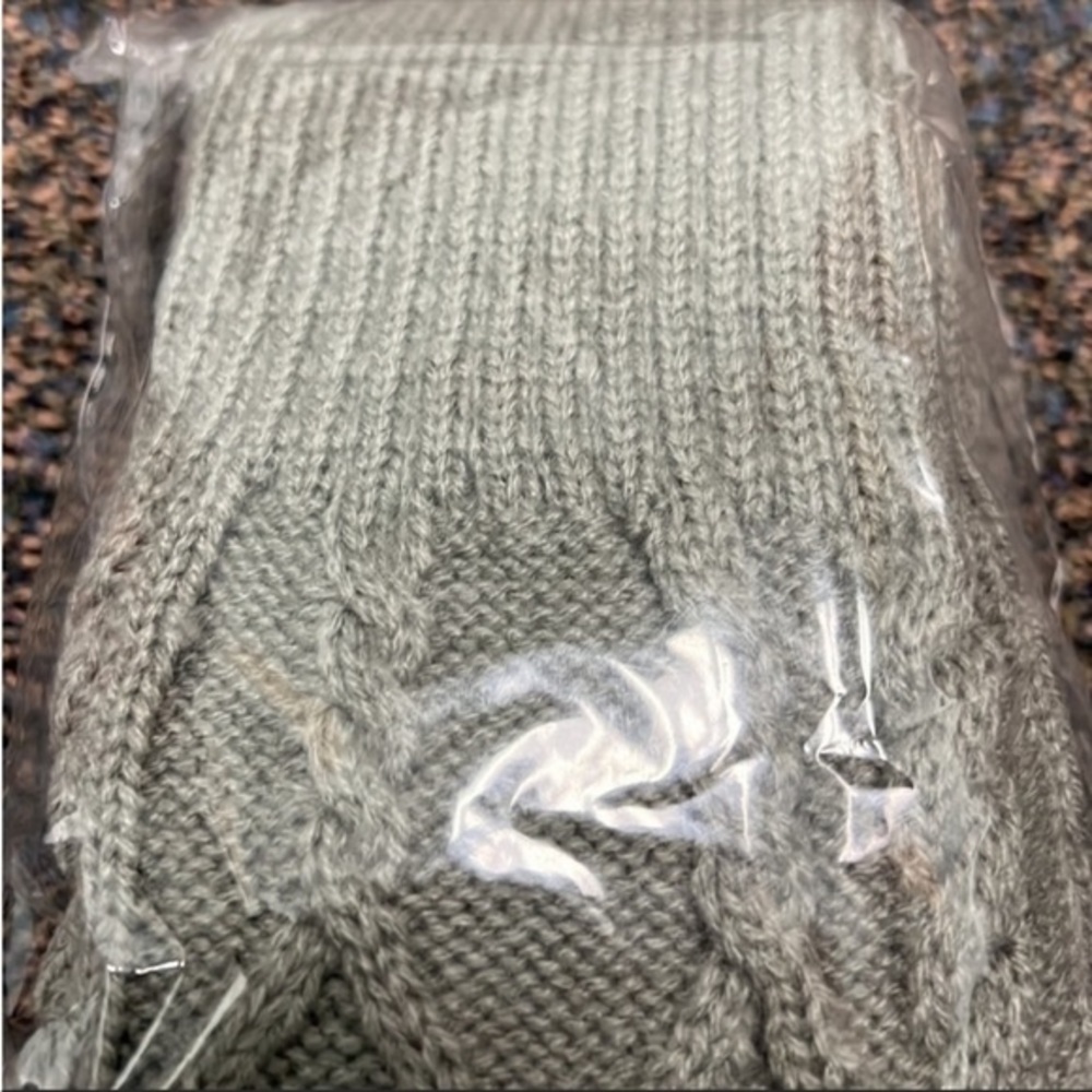 Over the knee gray cable knit socks stockings - Picture 4 of 5